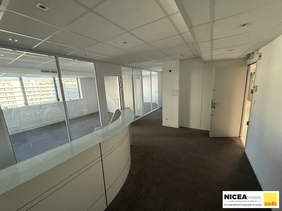 BUREAUX DE 105 m<sup>2</sup> <span style='color:#fee94e'>[ A LOUER ]</span>
