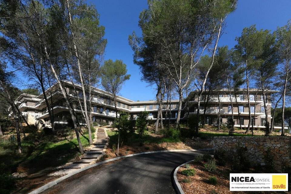 BUREAUX DE 10 278 m<sup>2</sup> <span style='color:#fee94e'>[ A LOUER ]</span>